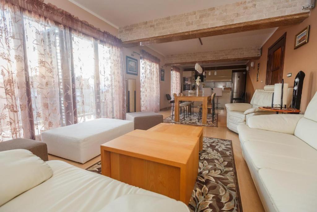 Luxury Apartments Near Bacvice Beach スプリト エクステリア 写真