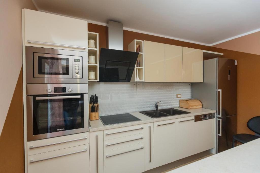Luxury Apartments Near Bacvice Beach スプリト エクステリア 写真