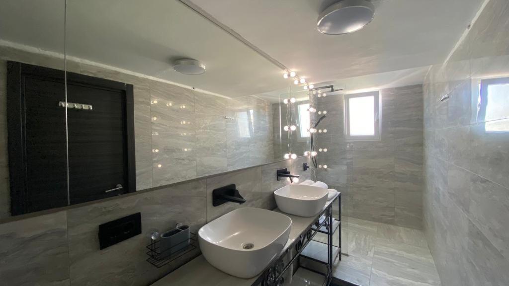 Luxury Apartments Near Bacvice Beach スプリト エクステリア 写真